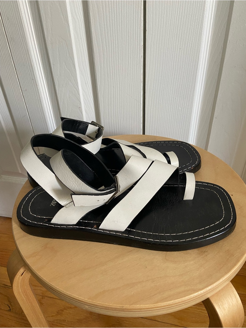 Zara White and Black Strappy Leather Sandals Size 10 - Picture 3 of 6